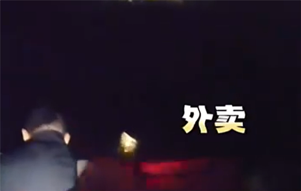 體育博彩:騎手爲抄近路誤跳大明湖:被救時手裡仍拿著一份外賣